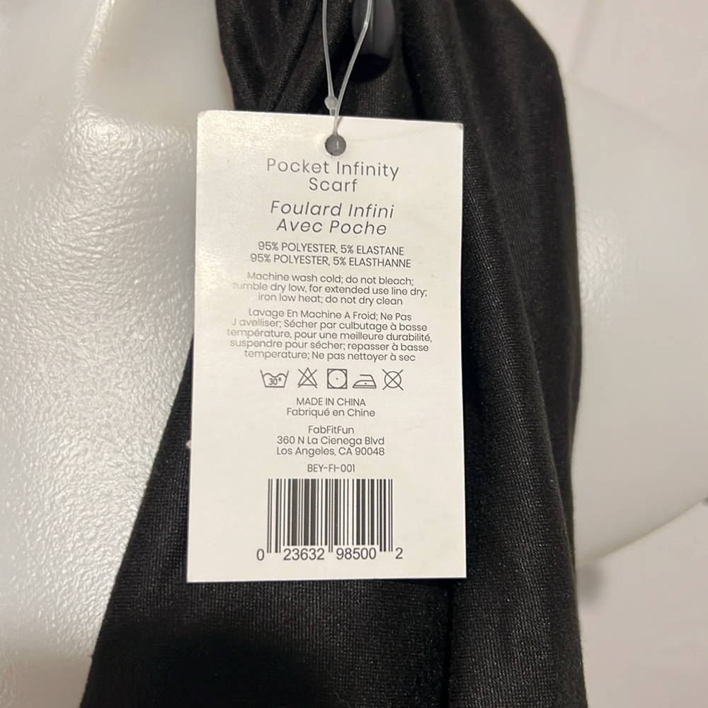 Beyond Yoga black pocket infinity scarf NWT - Picture 4 of 6